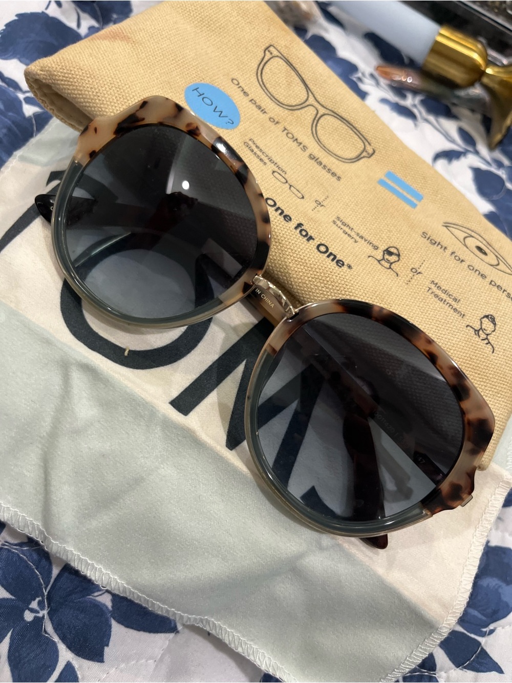 Toms Tortoiseshell Round Sunglasses with Blue Gradient Lenses